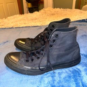 All black high top women’s converse size 10. No show of wear and tear.